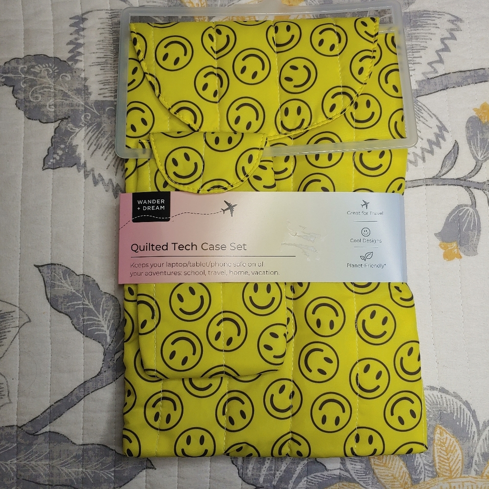 Smiley Face Quilted Tech / Laptop Case